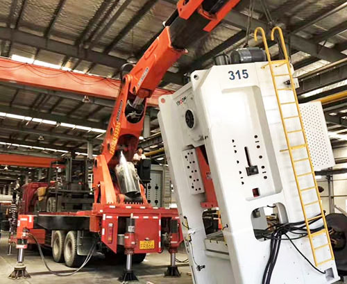 闽侯县附近随车吊出租，轻松解决运输难题